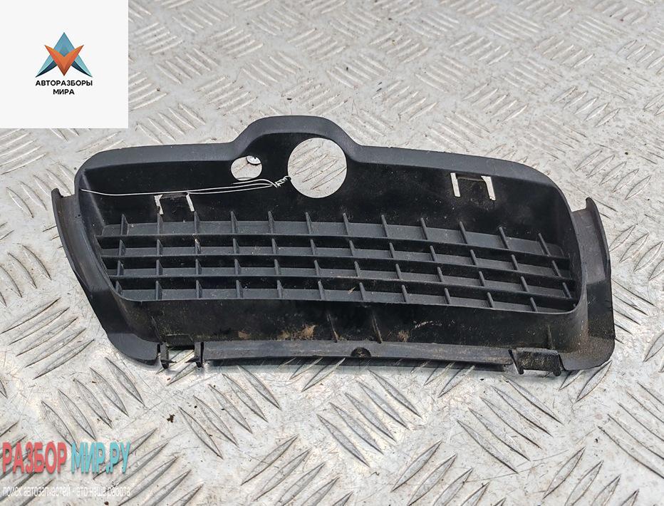 заглушка (решетка) в бампер Volkswagen Golf 3 поколение 1993, 1.8 л., бензин, МКПП, красный, хетчбэк 5 дв., 1H6853665 - фото №1