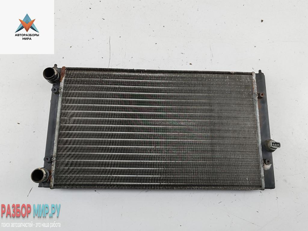 радиатор охлаждения Volkswagen Golf 3 поколение 1993, 1.8 л., бензин, МКПП, красный, хетчбэк 5 дв. - фото №1