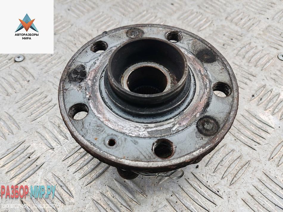 ступица передняя правая Volkswagen Passat B6 2007, 2.0 л., дизель, МКПП, чёрный, универсал - фото №1