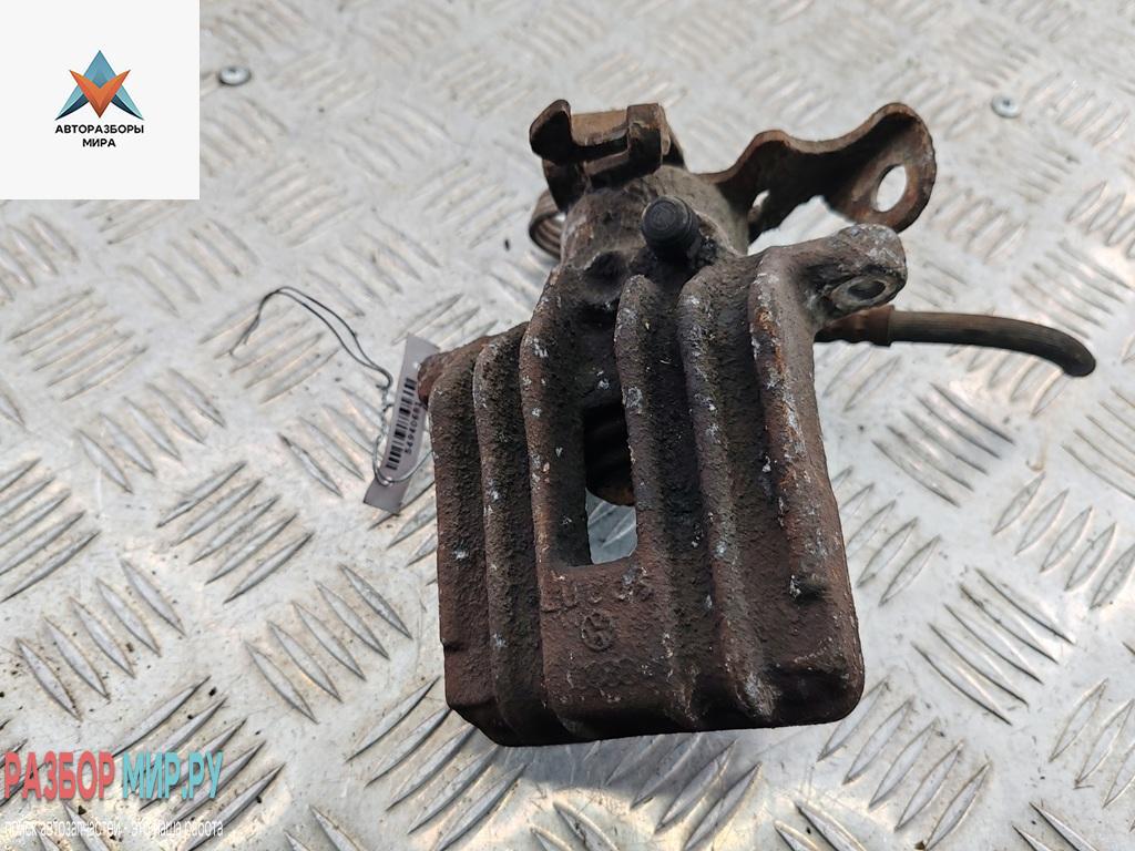 суппорт задний правый Volkswagen Passat B5 1997, 1.6 л., бензин, МКПП, серый, универсал - фото №1