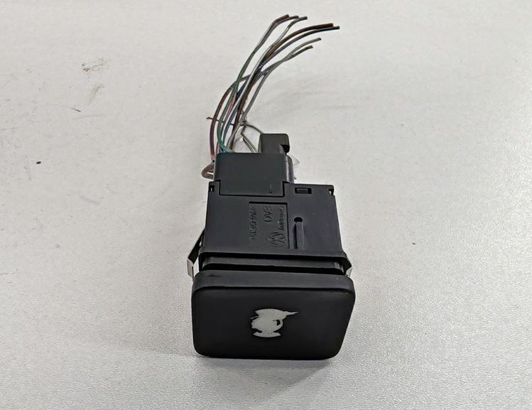 кнопка ручного тормоза (ручника) Volkswagen Passat B6 2007, 2.0 л., дизель, МКПП, чёрный, универсал, 3C0927225C