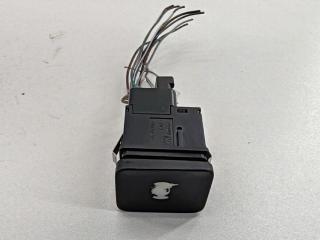 кнопка ручного тормоза (ручника) Volkswagen Passat B6 2007, 2.0 л., дизель, МКПП, чёрный, универсал, 3C0927225C