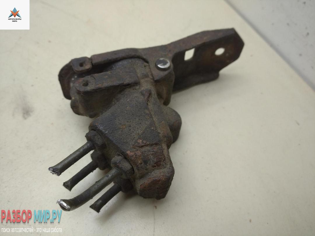 распределитель тормозной силы Volkswagen Transporter T4 1997, 1.9 л., дизель, МКПП, белый, микроавтобус - фото №1