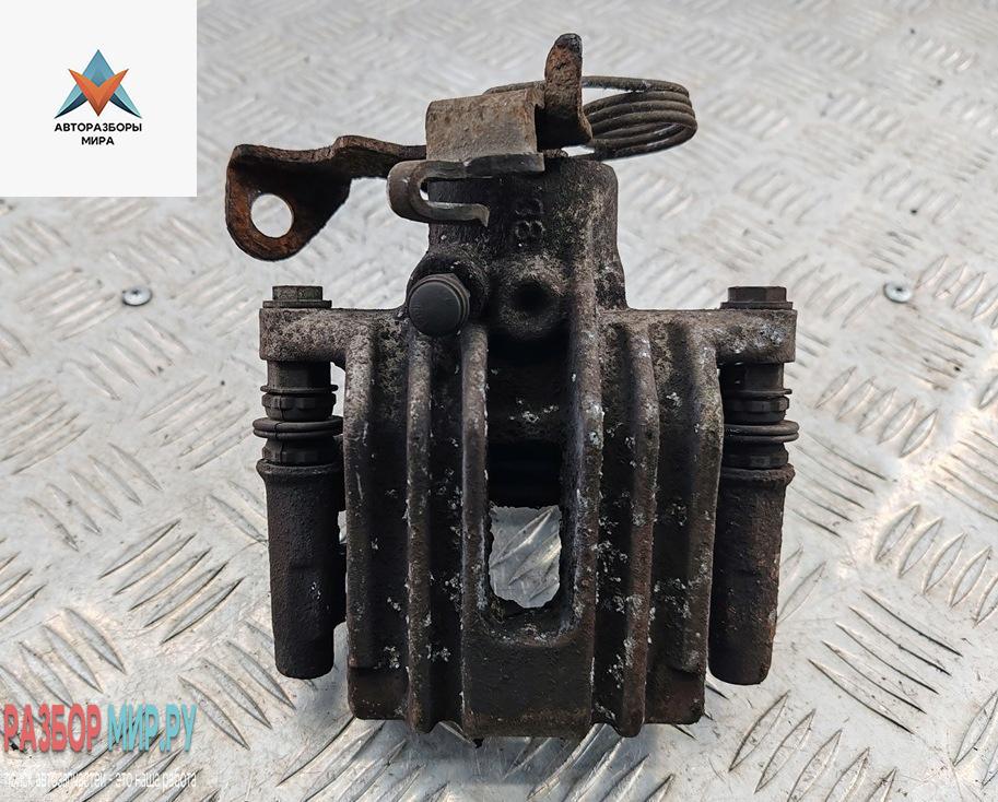 суппорт задний правый Volkswagen Passat B5 1997, 1.6 л., бензин, МКПП, серый, седан - фото №1