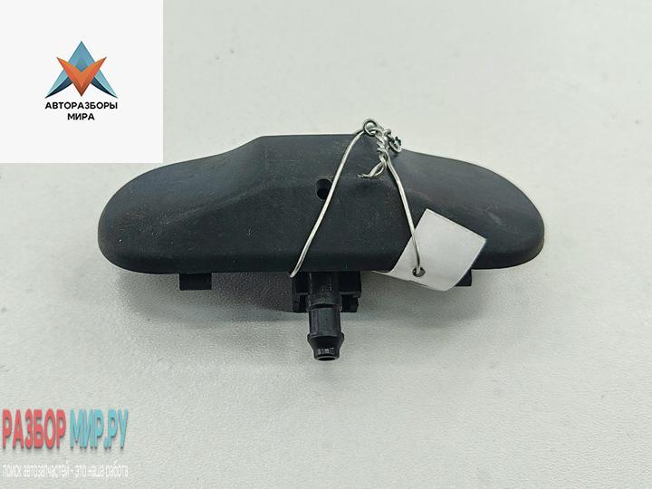 форсунка омывателя лобового стекла Volkswagen Golf 6 поколение 2010, 1.6 л., дизель, МКПП, серый, универсал, 5M0955985C - фото №1