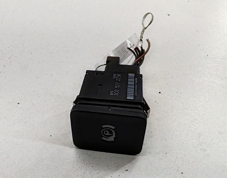 кнопка ручного тормоза (ручника) Volkswagen Passat B6 2006, 2.0 л., дизель, МКПП, синий, универсал, 3C0927225B