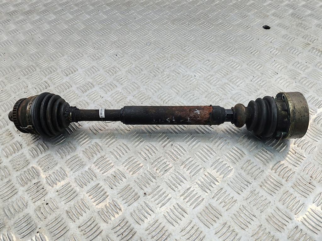 полуось передняя правая (приводной вал, ШРУС) Volkswagen Passat B5 1997, 1.6 л., бензин, МКПП, серый, седан - фото №1