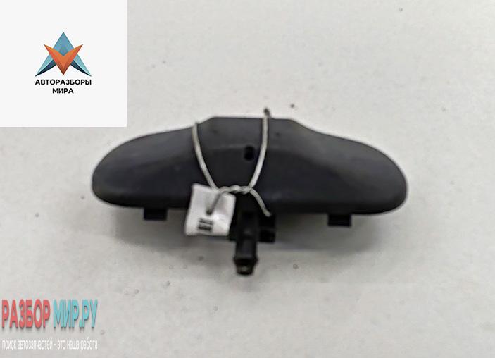 форсунка омывателя лобового стекла Volkswagen Golf 6 поколение 2010, 1.6 л., дизель, МКПП, серый, универсал, 5M0955985C - фото №1