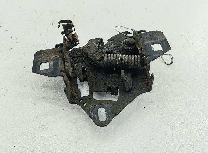 замок капота Volkswagen Passat B5 1997, 1.6 л., бензин, МКПП, серый, универсал, 3B0823509K
