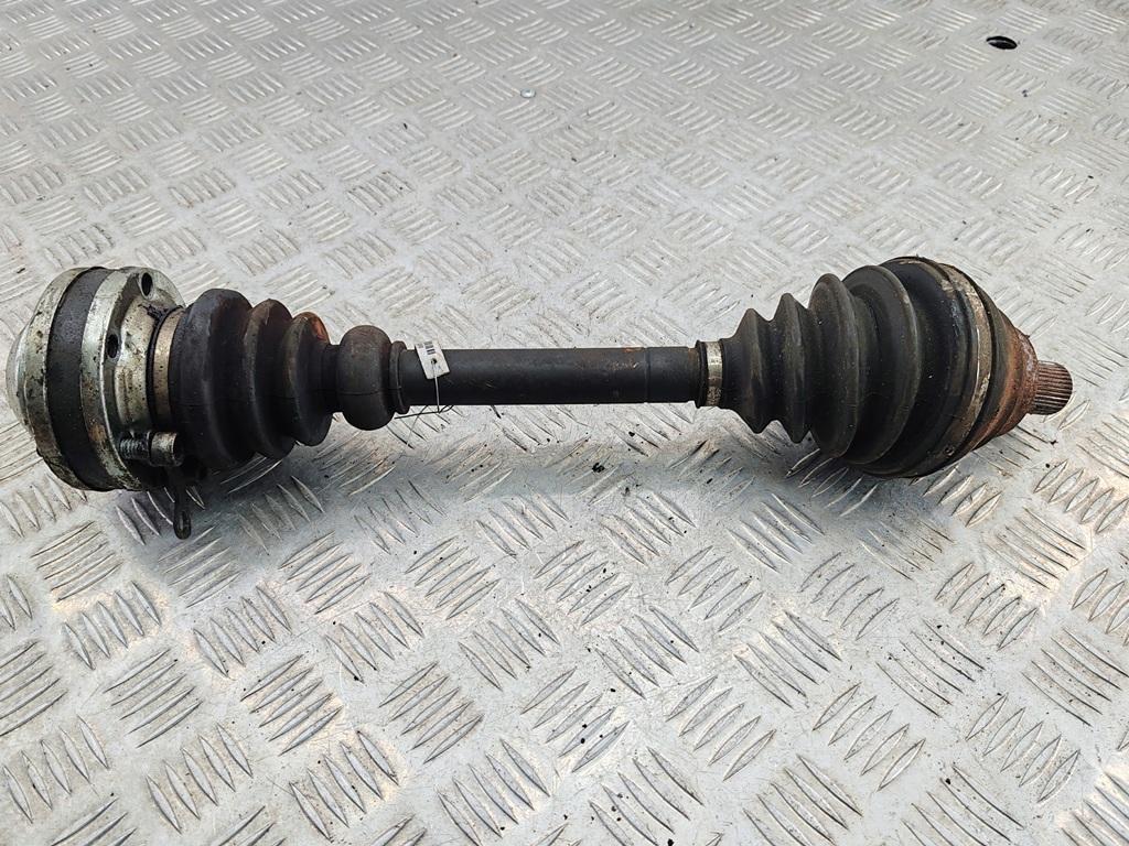 полуось передняя левая (приводной вал, ШРУС) Volkswagen Passat B6 2007, 2.0 л., дизель, МКПП, чёрный, универсал