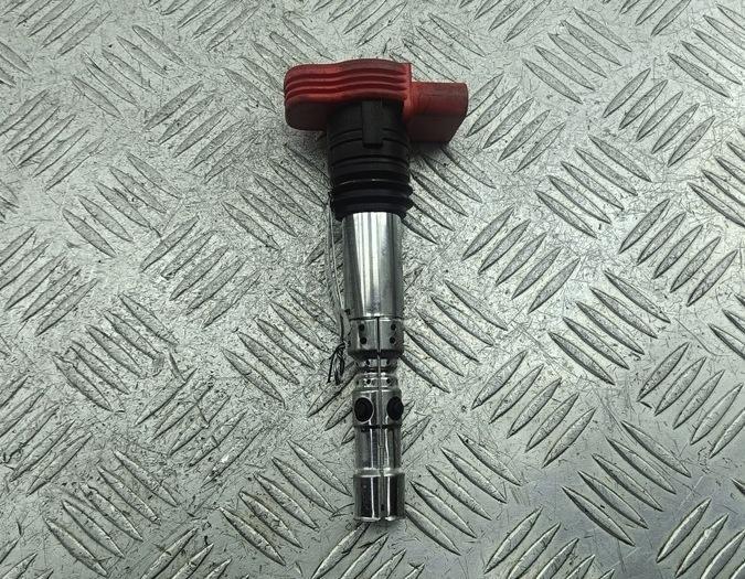 катушка зажигания Audi A4 B6 2001, 2.0 л., бензин, МКПП, серый, универсал, 0040102051 - фото №1