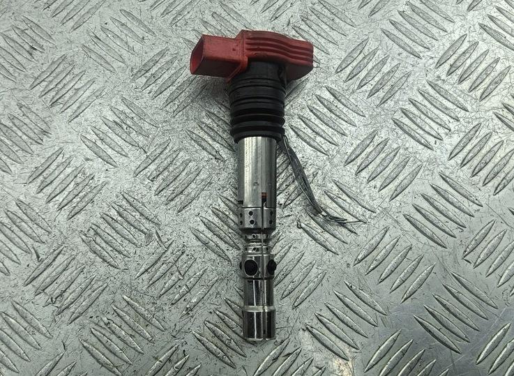 катушка зажигания Audi A4 B6 2001, 2.0 л., бензин, МКПП, серый, универсал, 06C905115M - фото №1