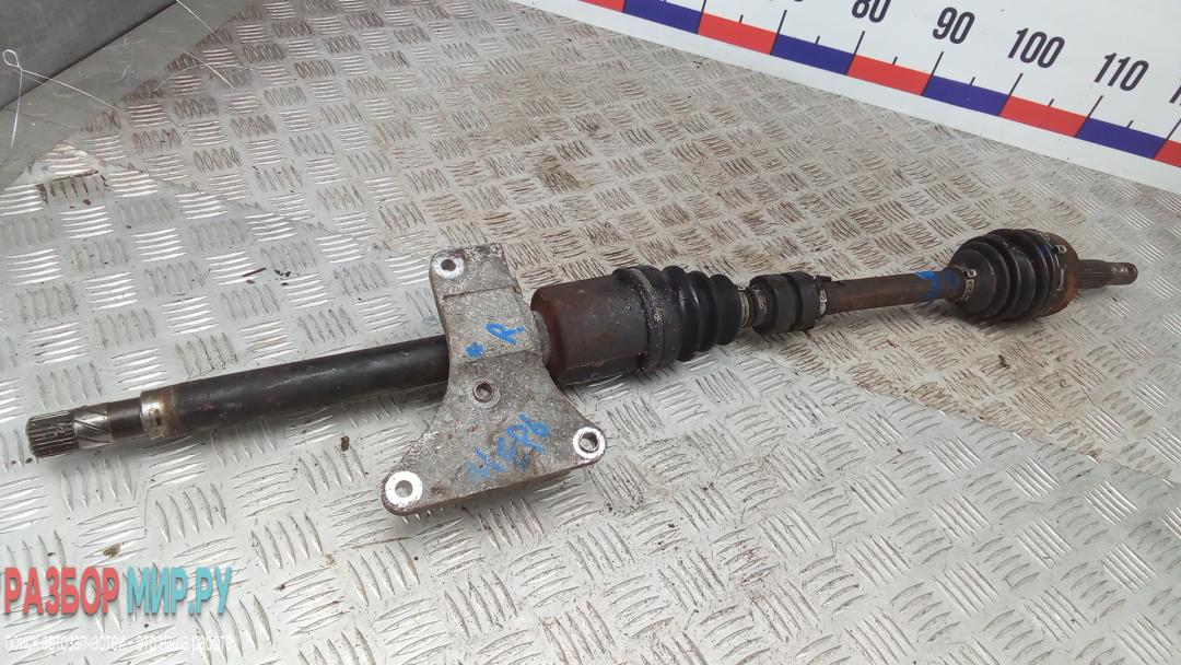 полуось передняя правая (приводной вал, ШРУС) Nissan Qashqai 1 поколение 2008, 1.6 л., бензин, МКПП, внедорожник 5 дв. - фото №1