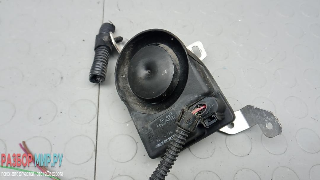 сигнал (клаксон) Volkswagen Touareg 2 поколение 2011, 3.0 л., V6 TDI, дизель, АКПП, внедорожник 5 дв. - фото №1