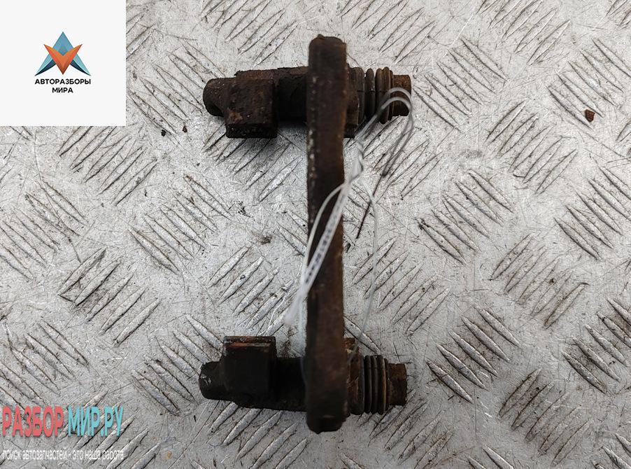 скоба суппорта Audi 80 8C/B4 1991, 2.0 л., бензин, МКПП, серый, седан - фото №1