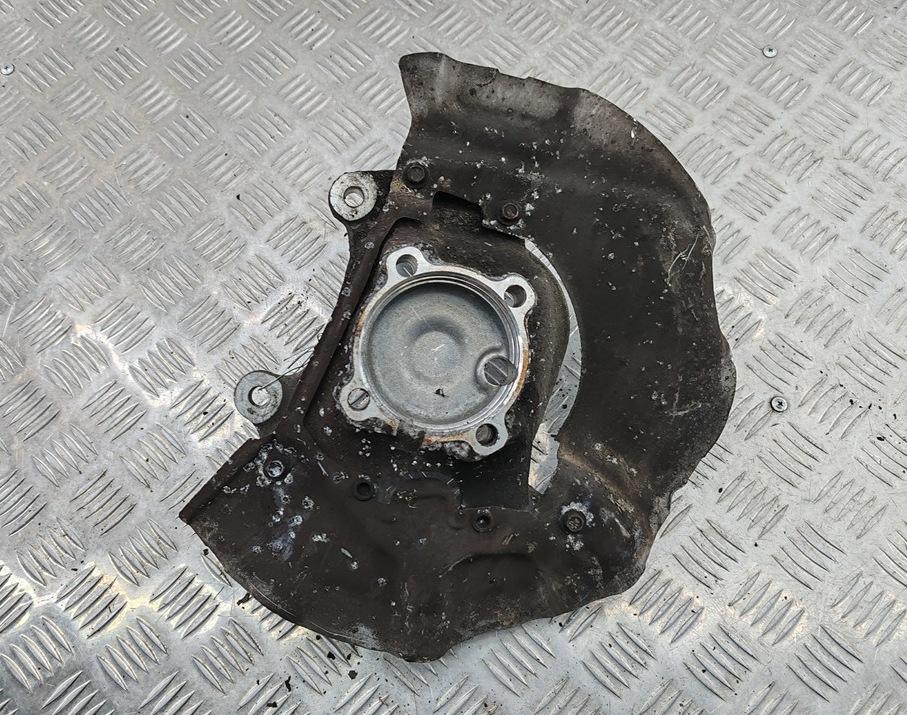 Кулак (корпус ступицы) передний правый BMW 5 E60/E61 2006, 2.5 л., бензин, АКПП, чёрный, универсал, 6760954