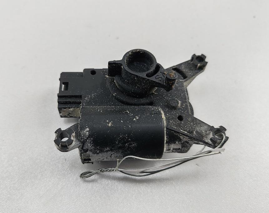 моторчик заслонки печки Volkswagen Touareg 2007, 5.0 л., дизель, АКПП, серый, внедорожник 5 дв., 52411483R04