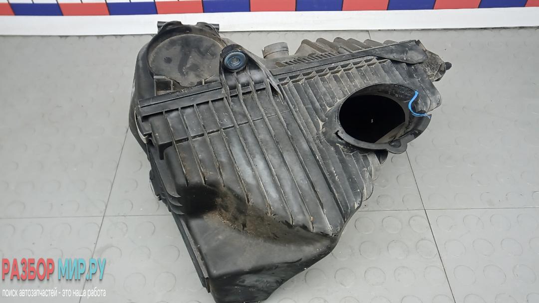 корпус воздушного фильтра Volkswagen Touareg 2 поколение 2011, 3.0 л., V6 TDI, дизель, АКПП, внедорожник 5 дв. - фото №1