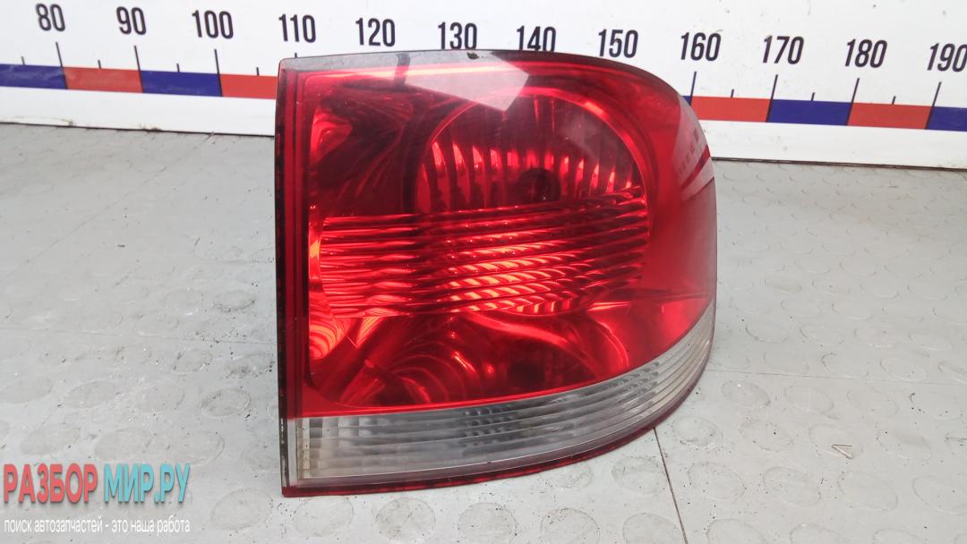 фонарь задний правый Volkswagen Touareg 1 поколение 2006, 2.5 л., дизель, МКПП, внедорожник 5 дв. - фото №1