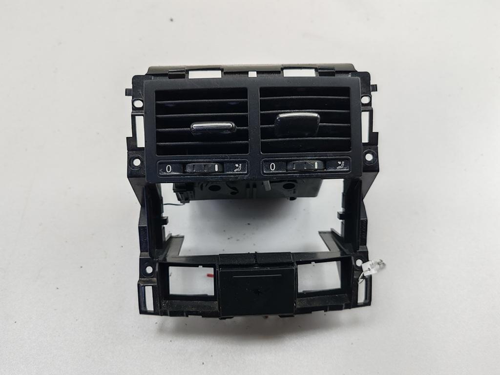 дефлектор обдува салона Volkswagen Touareg 2007, 5.0 л., дизель, АКПП, серый, внедорожник 5 дв., 7L6864251