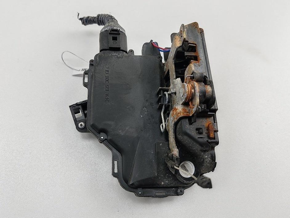 замок двери передней правой Volkswagen Passat B5+ (GP) 2004, 1.9 л., дизель, МКПП, серый, универсал