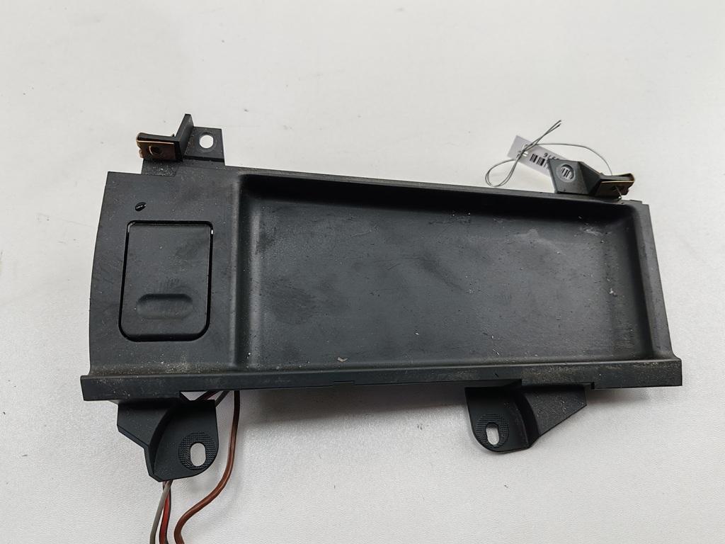 прикуриватель BMW 5 E39 1998, 2.0 л., бензин, АКПП, серый, седан, 51168159694