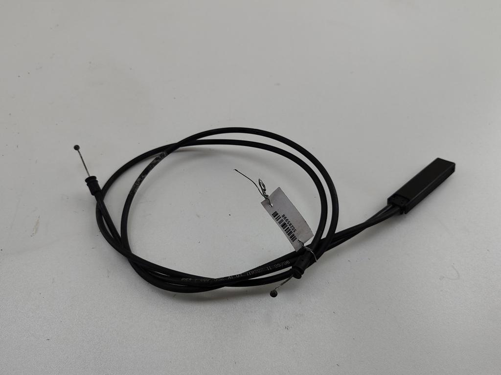 трос капота BMW 3 серия E90/E91/E92/E93 2006, 2.0 л., бензин, МКПП, чёрный, седан, 7060552 - фото №1