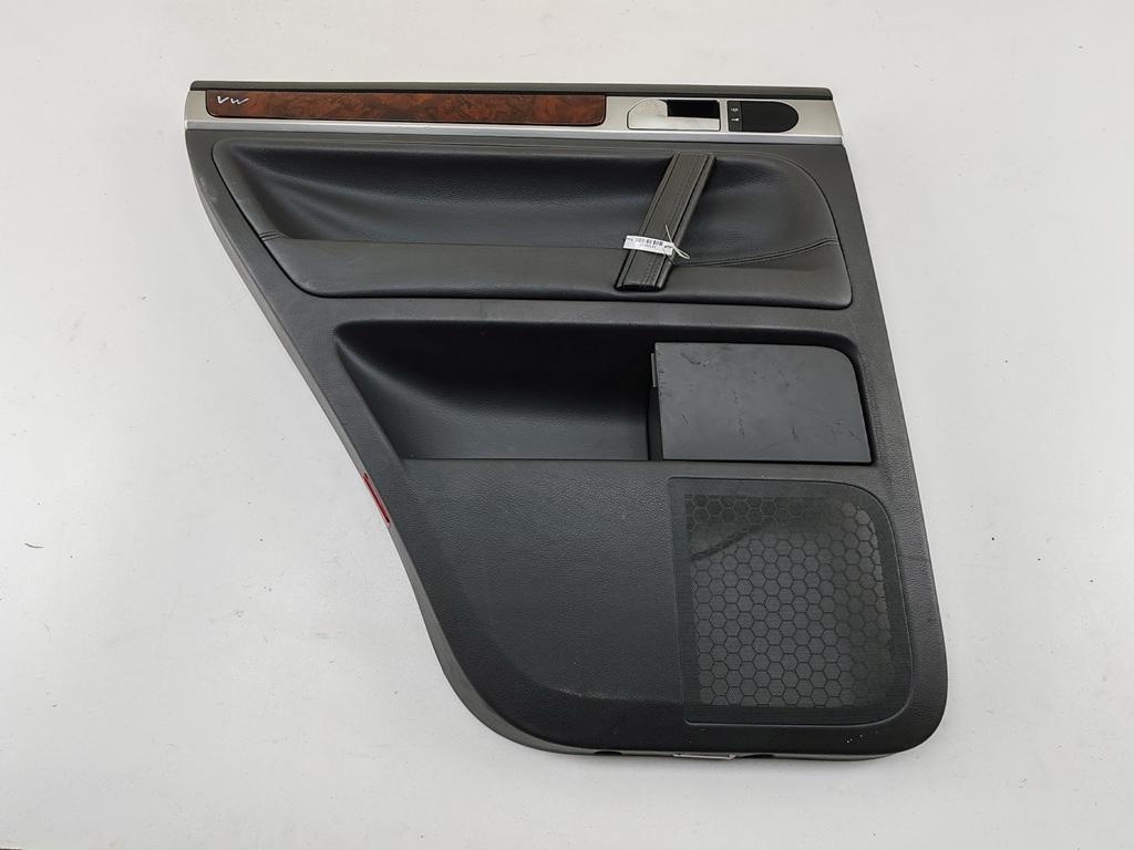 обшивка двери задняя левая Volkswagen Touareg 2005, 2.5 л., дизель, АКПП, чёрный, внедорожник 5 дв., 7L6867211AR