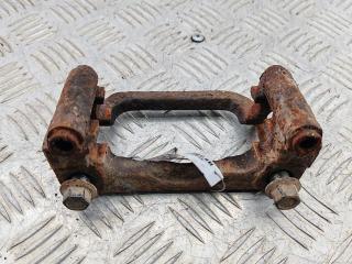 скоба суппорта Nissan X-Trail T30 2004, 2.0 л., бензин, МКПП, серый, внедорожник 5 дв.