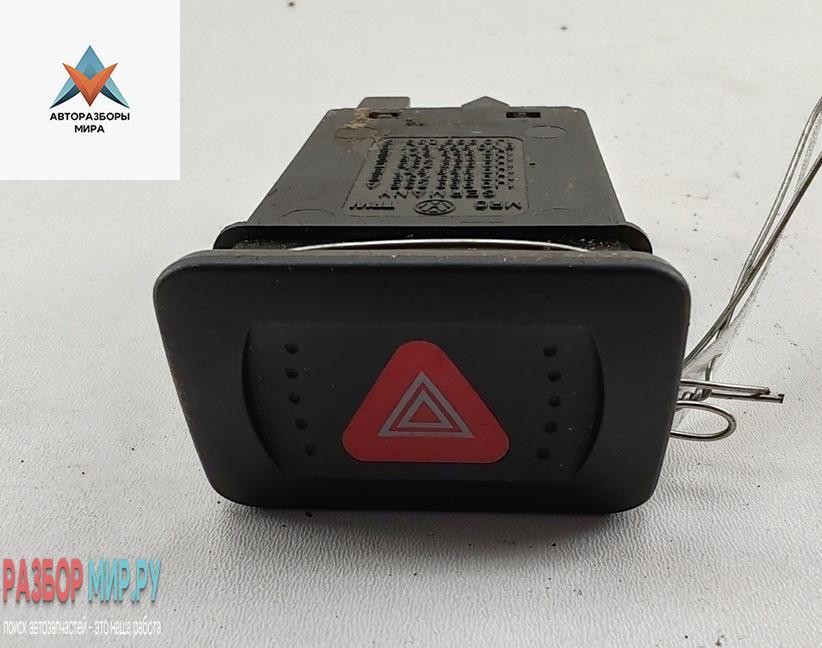 кнопка аварийной сигнализации Volkswagen Bora 1 поколение 1999, 1.6 л., бензин, МКПП, чёрный, универсал, 1J1953235A - фото №1