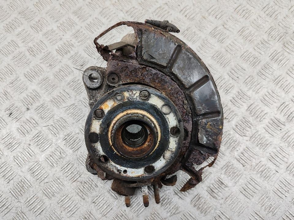 ступица передняя левая Volkswagen Passat B6 2005, 2.0 л., бензин, МКПП, серый, универсал