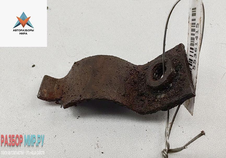 крепление стабилизатора / втулки стабилизатора Volkswagen Golf 3 поколение 1998, 1.9 л., дизель, МКПП, белый, универсал - фото №1