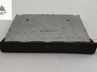 подстаканник Volkswagen Bora 1 поколение 1999, 1.6 л., бензин, МКПП, чёрный, универсал, 1J1858601