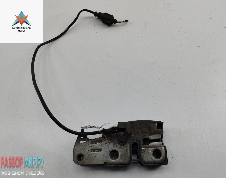 замок капота Volkswagen Passat B6 2007, 2.0 л., дизель, МКПП, чёрный, универсал, 3C0823480 - фото №1