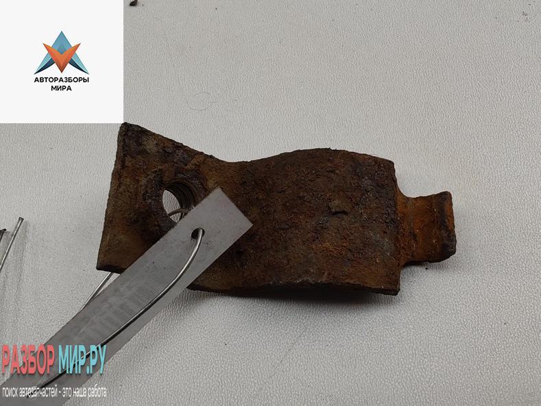 крепление стабилизатора / втулки стабилизатора Volkswagen Golf 3 поколение 1993, 1.8 л., бензин, МКПП, красный, хетчбэк 5 дв. - фото №1