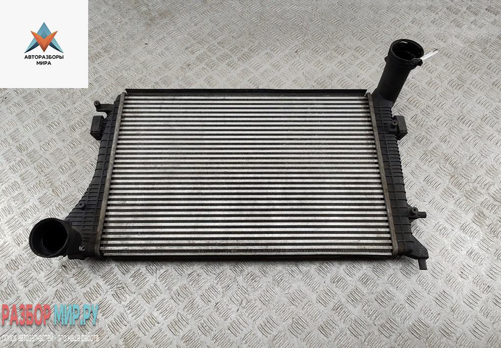 радиатор интеркулера Volkswagen Caddy 3 поколение 2006, 1.9 л., дизель, МКПП, красный, фургон, 1K0145803H - фото №1