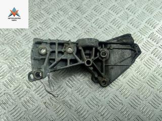 кронштейн генератора Nissan Qashqai 1 поколение [рестайлинг] 2013, 1.5 л., дизель, МКПП, красный, внедорожник 5 дв., 8200669495