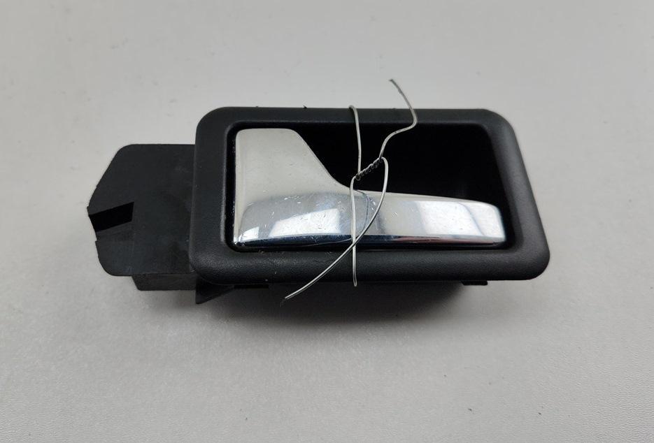 ручка внутренняя передняя левая Audi 80 8C/B4 1994, 2.0 л., бензин, МКПП, красный, седан, 893837019 - фото №1