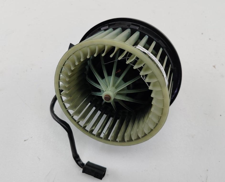 моторчик печки Audi 80 B4 1992, 2.0 л., бензин, МКПП, красный, седан, 893819021