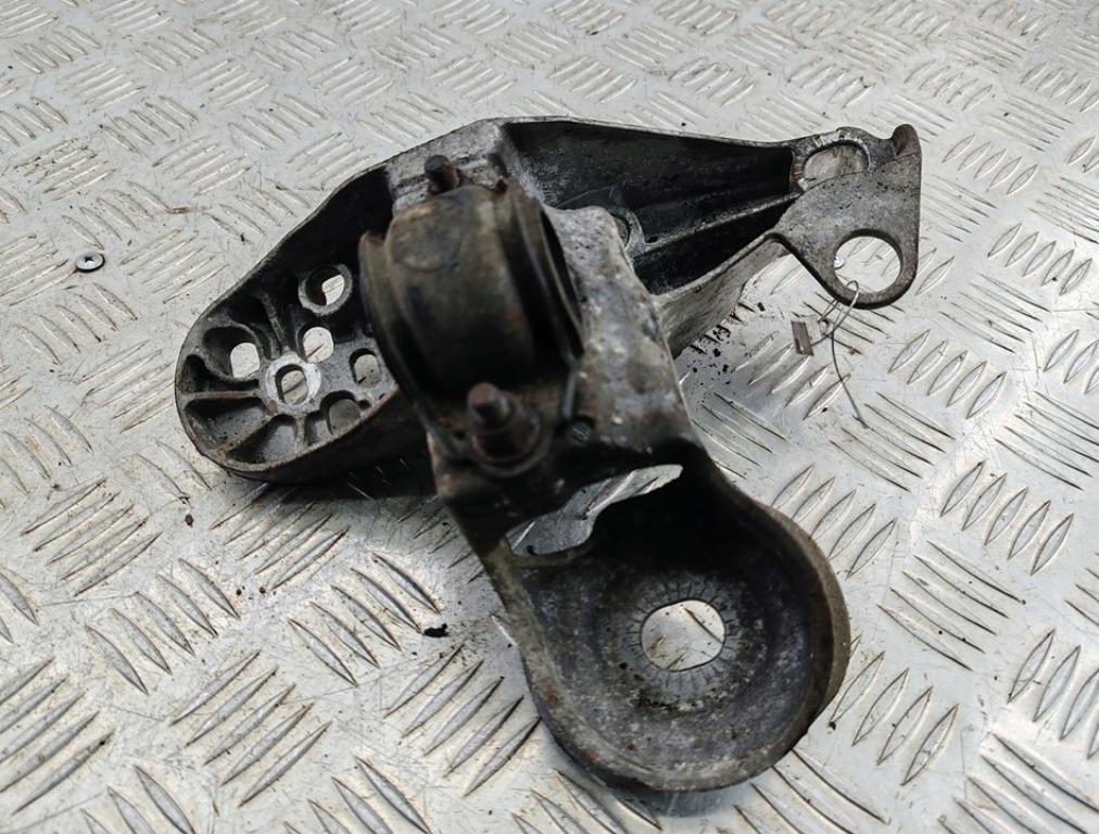 кронштейн двигателя Audi A4 B6 2003, 2.0 л., бензин, МКПП, серый, седан, 8E0199351