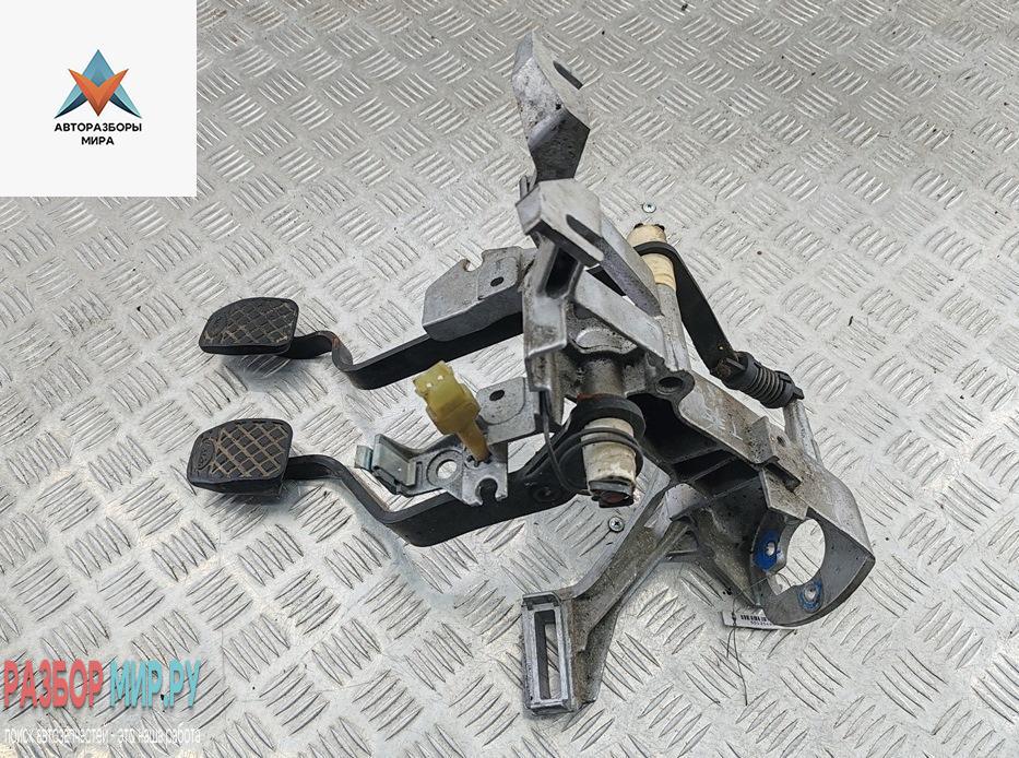 узел педальный (блок педалей) Audi 80 8C/B4 1992, 2.0 л., бензин, МКПП, красный, седан, 8A0721115 - фото №1