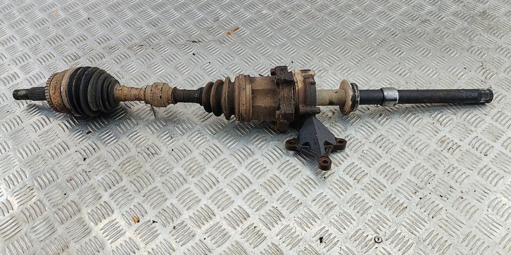 полуось передняя правая (приводной вал, ШРУС) Nissan X-Trail T30 2004, 2.0 л., бензин, МКПП, серый, внедорожник 5 дв.