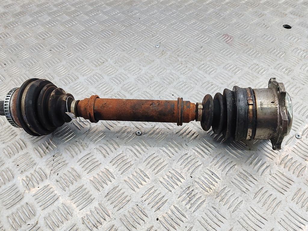 полуось передняя правая (приводной вал, ШРУС) Audi A6 C5 1998, 2.4 л., бензин, АКПП, синий, седан