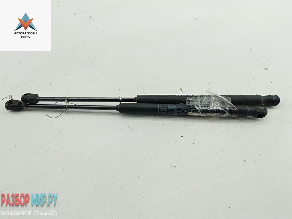 амортизатор крышки багажника (3-5 двери) Fiat Stilo 1 поколение 2002, 1.8 л., бензин, МКПП, серый, хетчбэк 3 дв. - фото №1