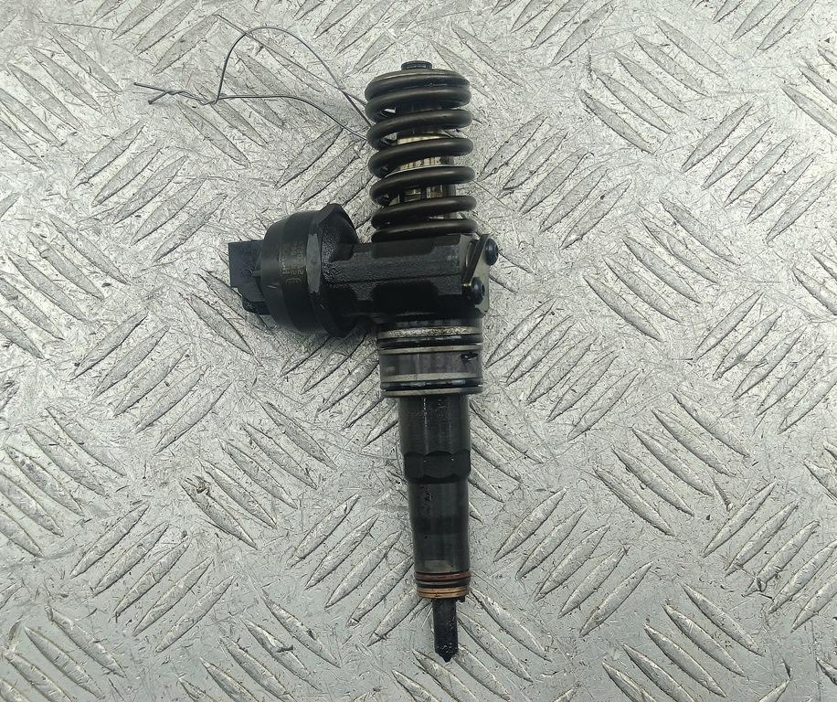 форсунка Volkswagen Passat B6 2006, 2.0 л., дизель, МКПП, чёрный, универсал, 038130073BQ, 0414720312