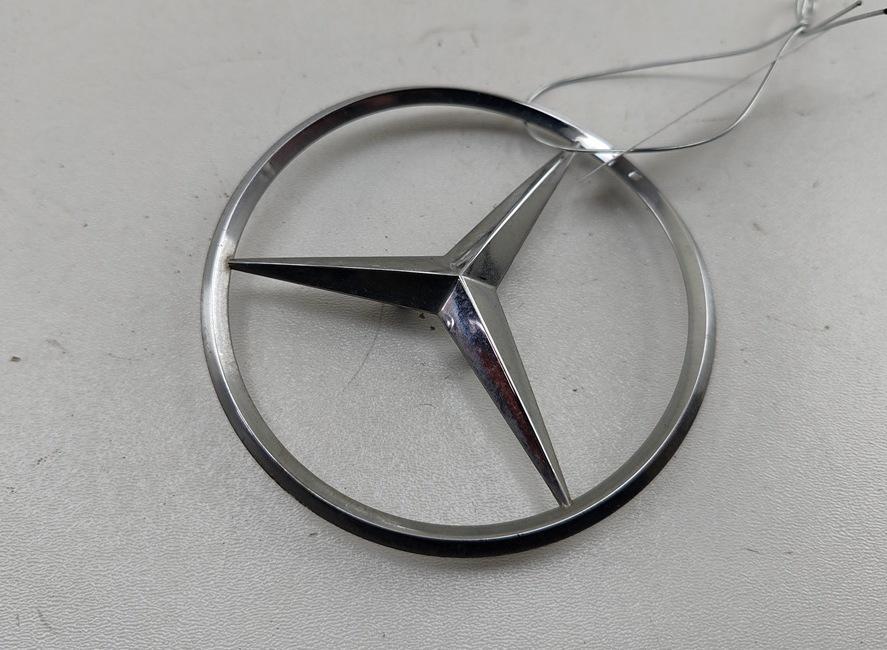 эмблема Mercedes-Benz E-Класс W210/S210 1998, 2.8 л., бензин, АКПП, серый, седан, 2107580058 - фото №1