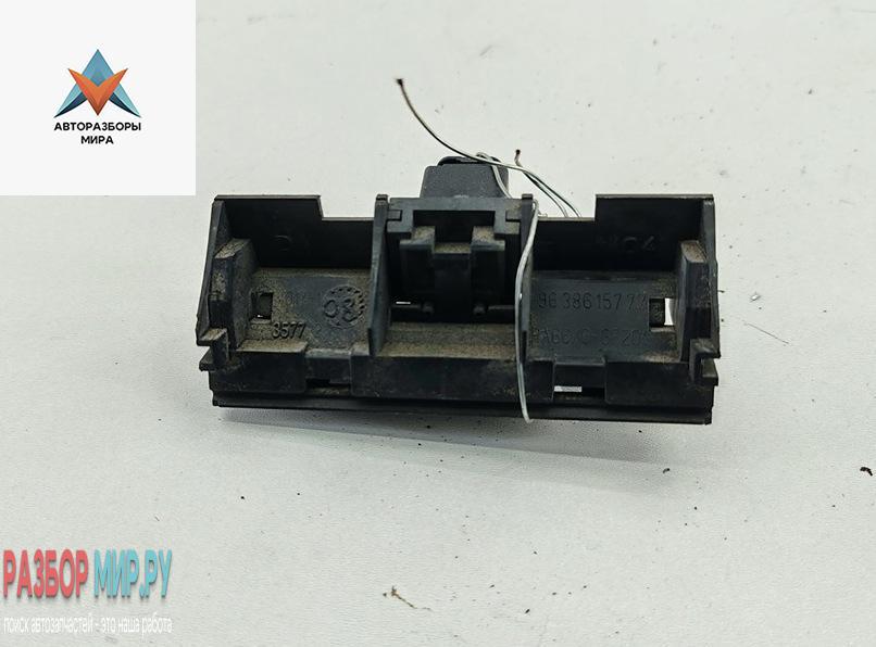 кнопка открытия багажника Peugeot 308 T7 2009, 1.6 л., дизель, МКПП, серый, универсал, 9638615777 - фото №1