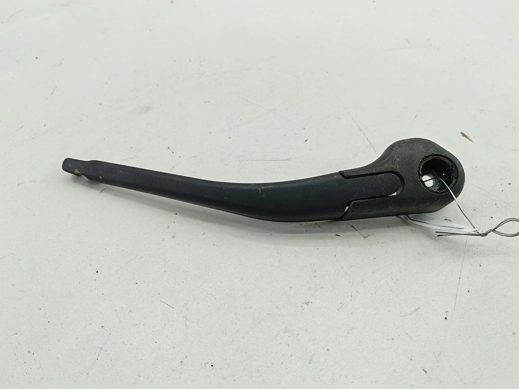 Щеткодержатель (поводок стеклоочистителя) задний Peugeot 206 2003, 1.4 л., бензин, МКПП, чёрный, универсал