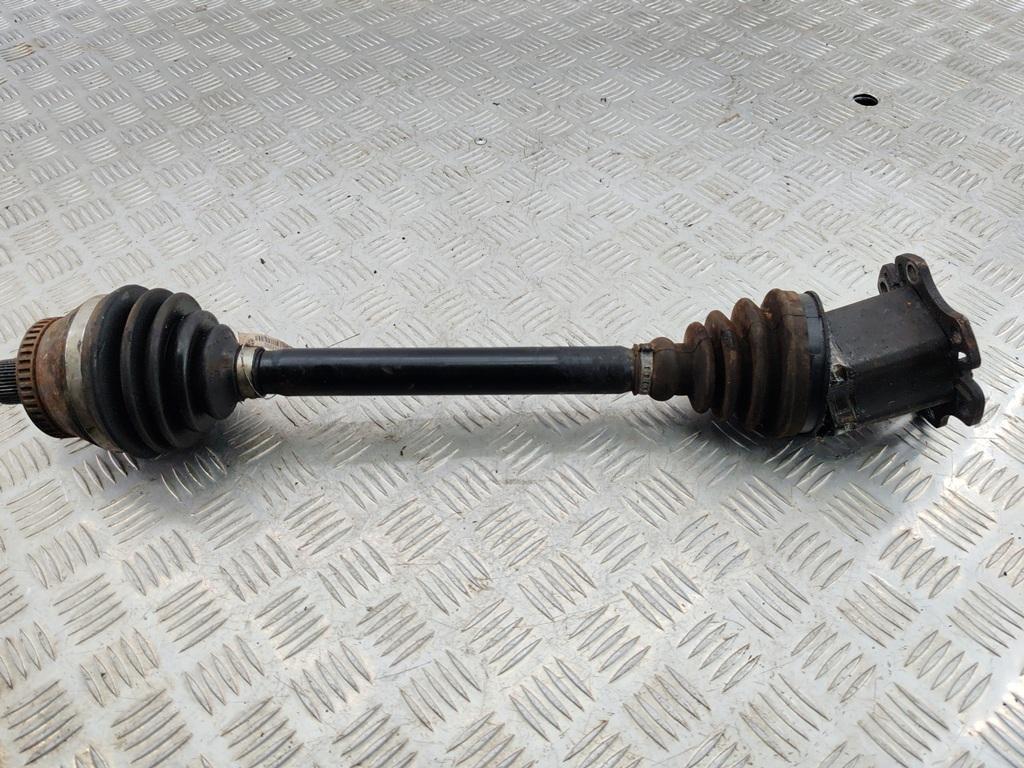 полуось передняя левая (приводной вал, ШРУС) Audi A4 B6 2003, 2.5 л., дизель, МКПП, серый, универсал, 8E0407271S