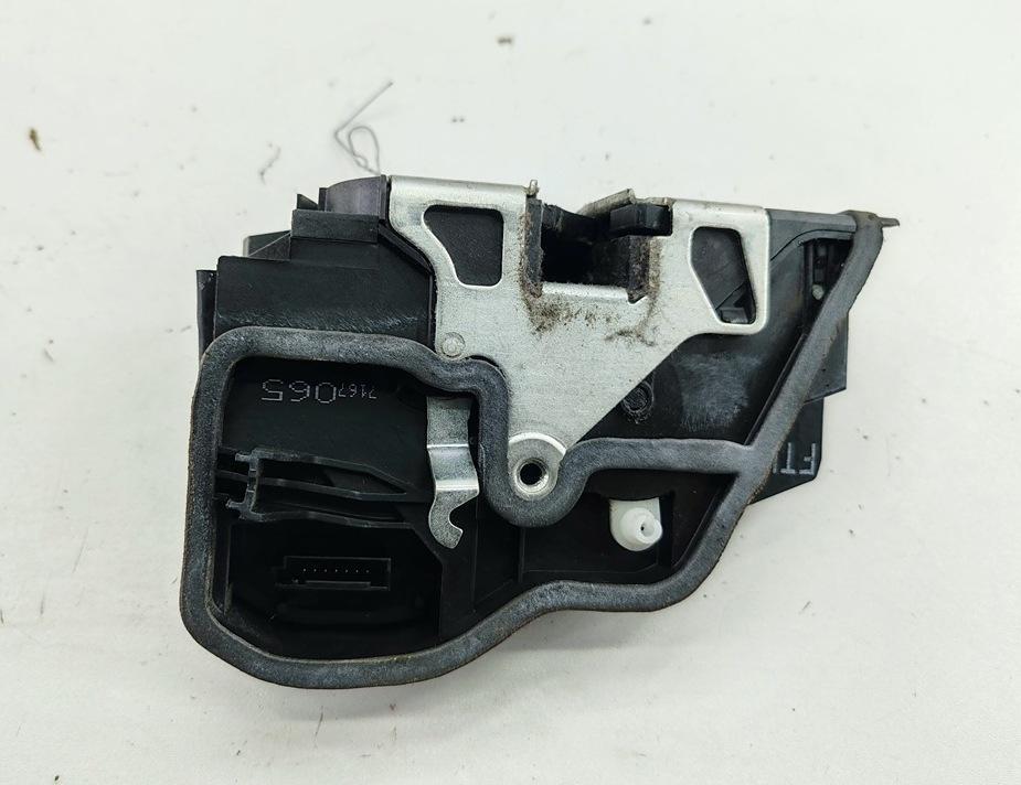 замок двери передней левой BMW 5 E60/E61 2005, 2.5 л., бензин, АКПП, серый, универсал, 7167065